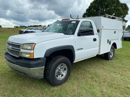 2005 Chevrolet 2500HD Enclosed Utility Pickup Truck