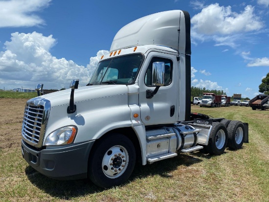 2015 Freightliner T/A Day Cab Truck Tractor