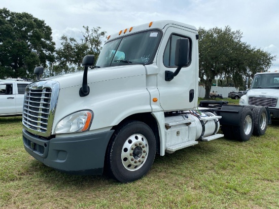2015 Freightliner Cascadia 125 T/A Wet Like Daycab Truck Tractor