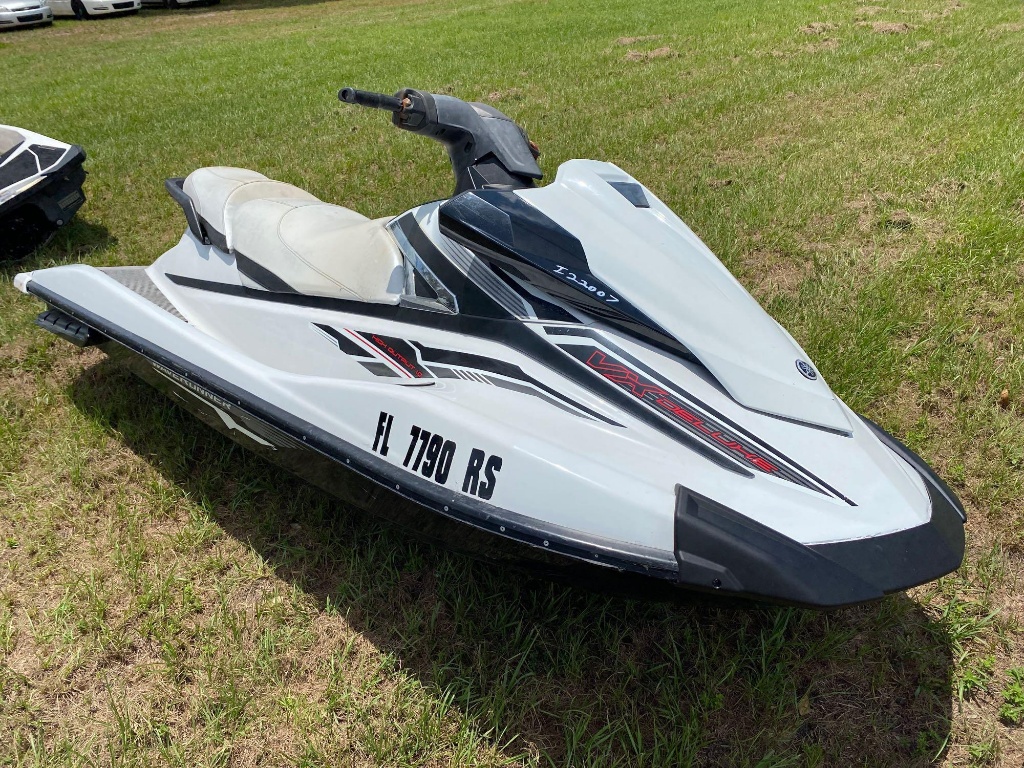 18 Yamaha Vx Deluxe 3 Passenger Wave Runner Cars Vehicles Boats Watercrafts Jet Skis Online Auctions Proxibid