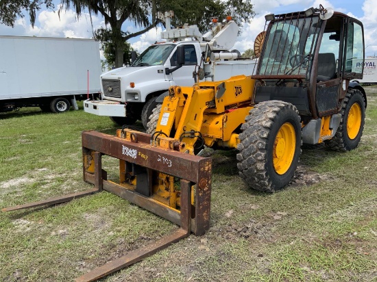 JCB 530 Enclosed Cab Telescopic Forklift