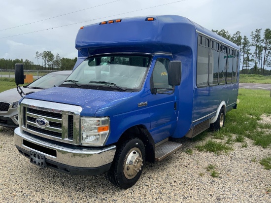 2015 Ford E-450 Super Duty Handicap Transit Bus
