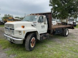 1994 Ford F700 Flatbed Hauling Truck with Ramps