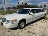 1999 Lincoln Town Car 4 Door Limousine