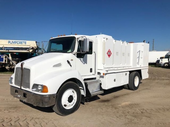 2005 Kenworth T300 Fuel and Lube Truck