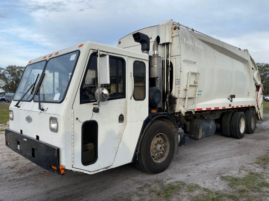 2008 CCC Low Entry 32YD McNeilus Rear Packer Garbage Truck
