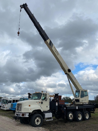 2006 International 5600i 6x6 National 66,000lb Tri-Axle Boom Truck