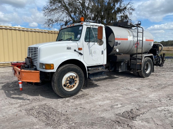 2001 International 4700 Rosco Maximizer Asphalt Truck