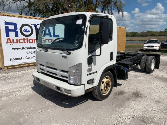 2014 Isuzu NRR Cab and Chassis Truck