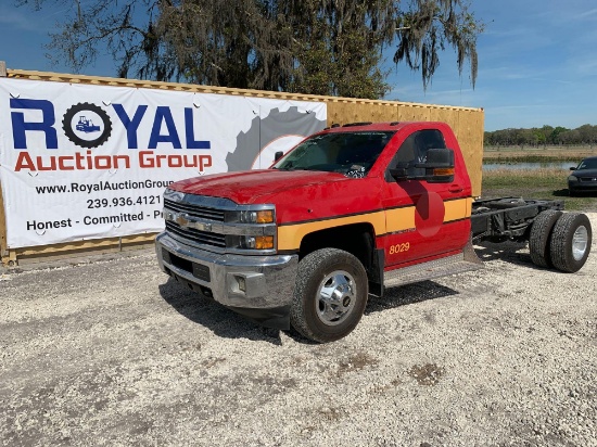2015 Chevrolet 3500HD Dually Pickup Truck