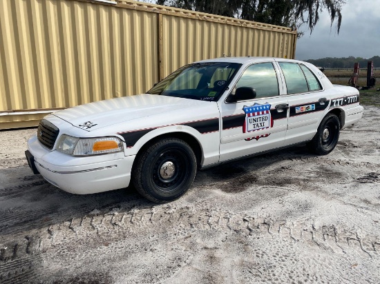 2000 Ford Crown Victoria 4 Door Sedan