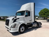 2015 Volvo VNL Daycab Truck Tractor