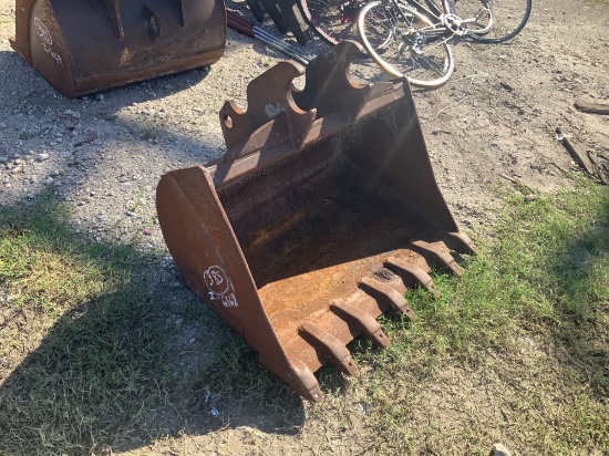 35in Digging Bucket with Teeth