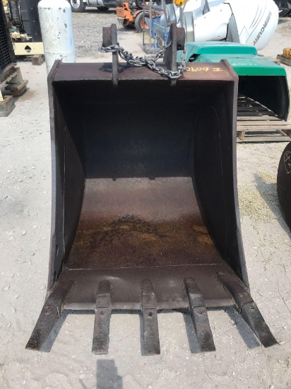 32in Excavator Digging Bucket with Teeth