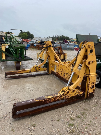 Wicker Wheel Loader Pinch Attachment