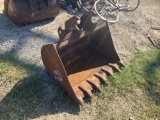 35in Digging Bucket with Teeth