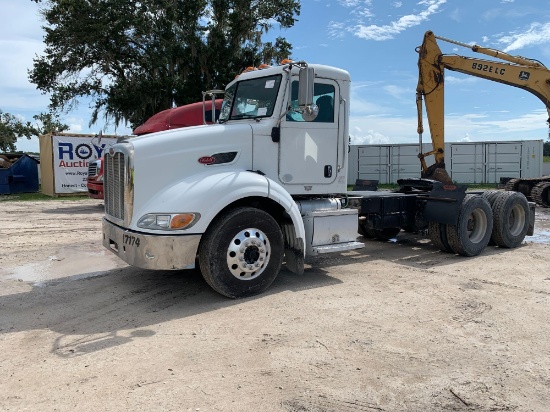 2011 Peterbilt 384 WET KIT T/A Daycab Truck Tractor