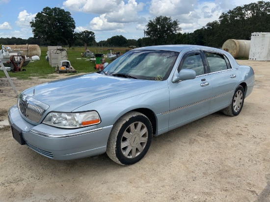2005 Lincoln Town Car 4 Door Sedan