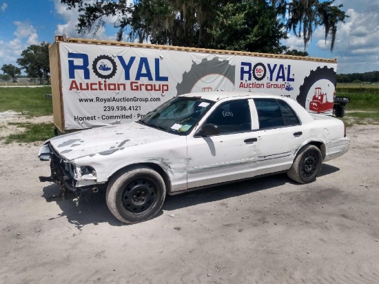2005 Ford Crown Victoria 4-Door Police Cruiser