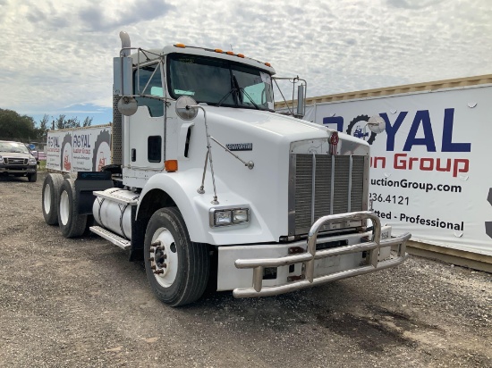 2007 Kenworth T800 Day Cab Truck