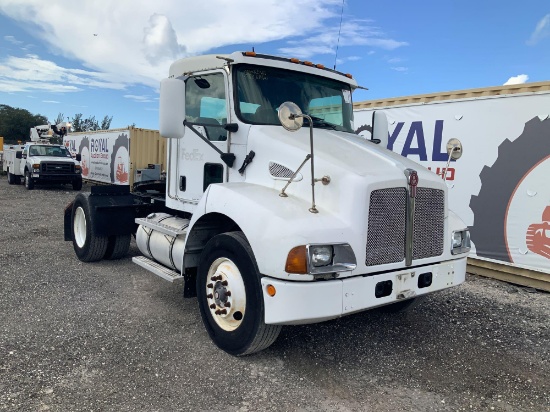 2005 Kenworth T300 Day Cab Truck