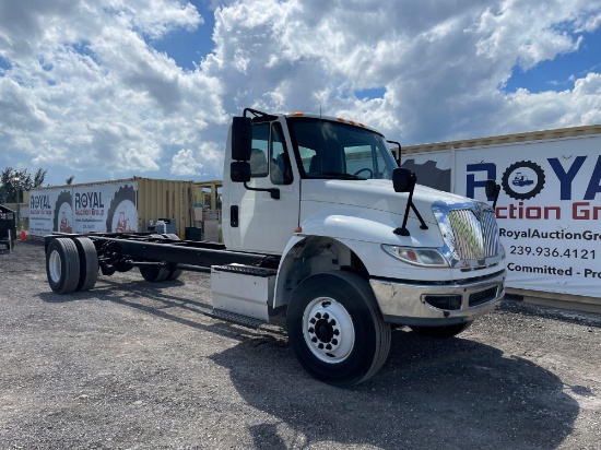2015 International DuraStar 4300 Cab and Chassis Truck
