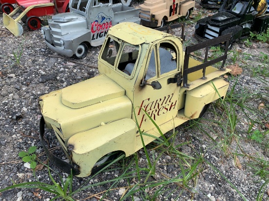 Farm Fresh Truck Decor