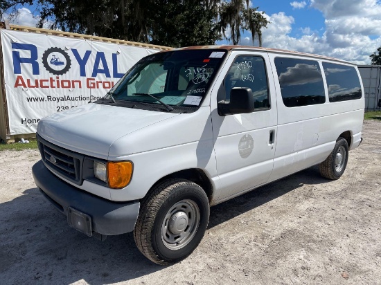 2005 Ford E-150 4-Door Passenger Van
