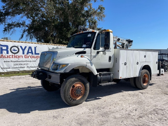 2007 International 7300 4x4 Service Crane Truck