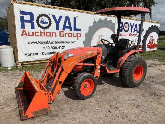 2013 Kubota B3200HSD 4WD Front Loader Tractor