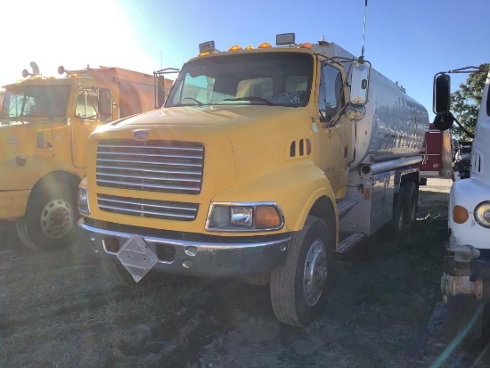 1998 Ford LT9513 Louisville 113 Tanker Truck