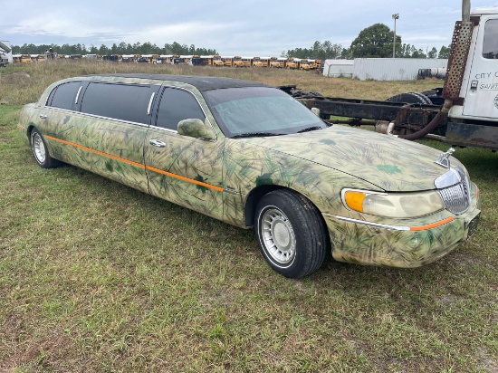 2001 Lincoln Town Car Limousine