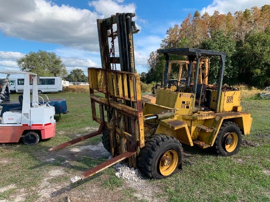 Hyster RT 820 A Rough-Terrain Forklift
