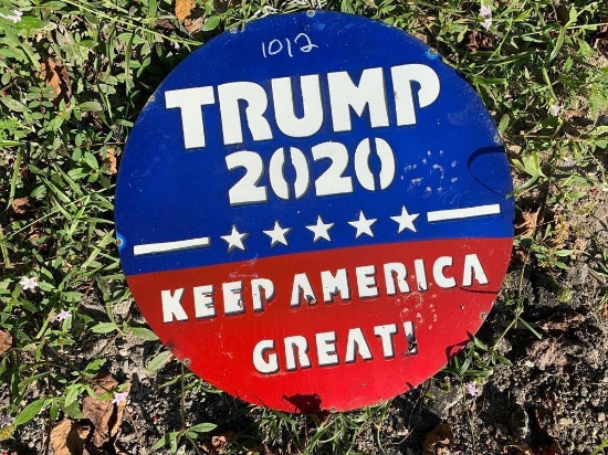 Trump 2020 sign