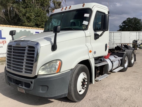 2014 Freightliner Cascadia 125 T/A Daycab Truck Tractor