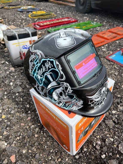 Auto welding helmet