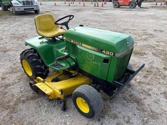 John Deere 420 Lawn and Garden Tractor