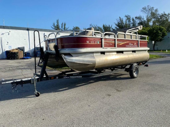 2020 Sun Tracker Pontoon Boat with Trailer