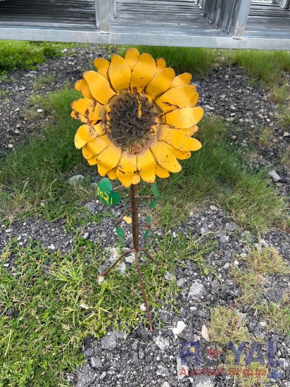 Sunflower lawn art