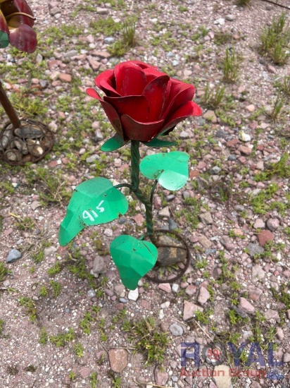 Rose lawn art