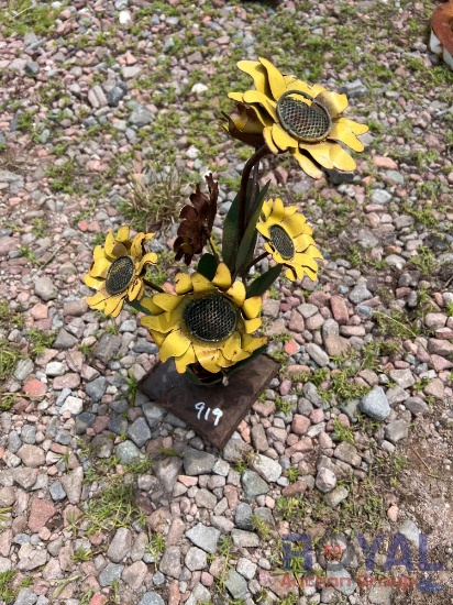 Sunflower bouquet lawn art