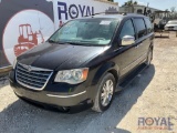 2010 Chrysler Town & Country Mini Van