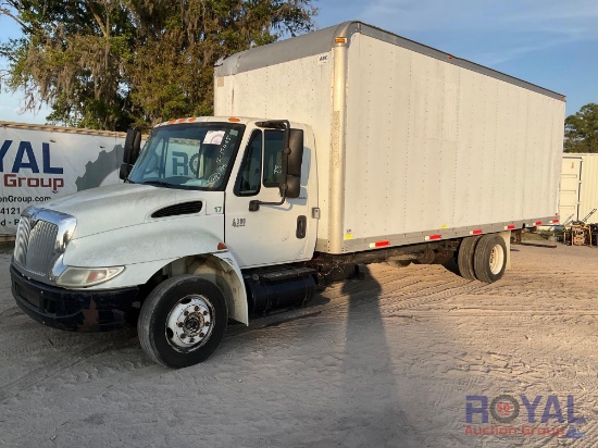 2002 International 4300 22 FT Box truck