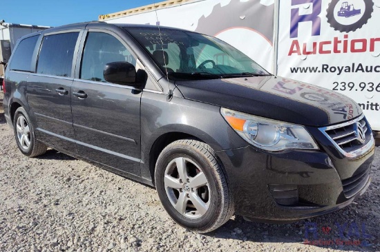 2011 Volkswagen Routan Van