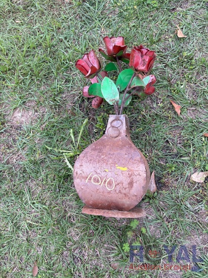 Roses Metal Vase Lawn Art