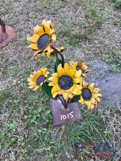 Sunflowers Metal Lawn Art