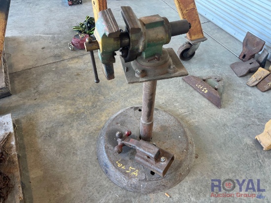 Bench Vise with Stand