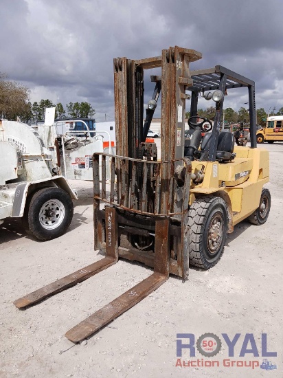 2001 Caterpillar GP40K Propane Forklift