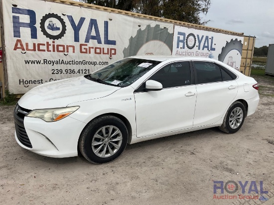 2015 Toyota Camry Hybrid Sedan