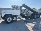 1999 Mack RD688S Tri-axle Rolloff Truck